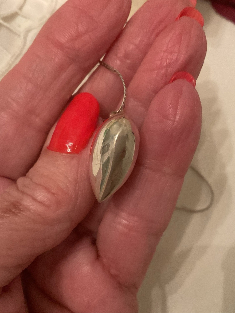VINTAGE 925 STERLING SILVER TWO-SIDED PUFFED HEART WITH 24” 925 ITALY CHAIN - Picture 4 of 11